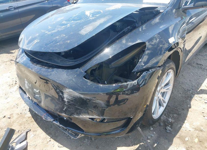 Photo 6 of 2024 Tesla Model Y LONG RANGE DUAL MOTOR ALL-WHEEL DRIVE (VIN 7SAYGDEE1RA251456)