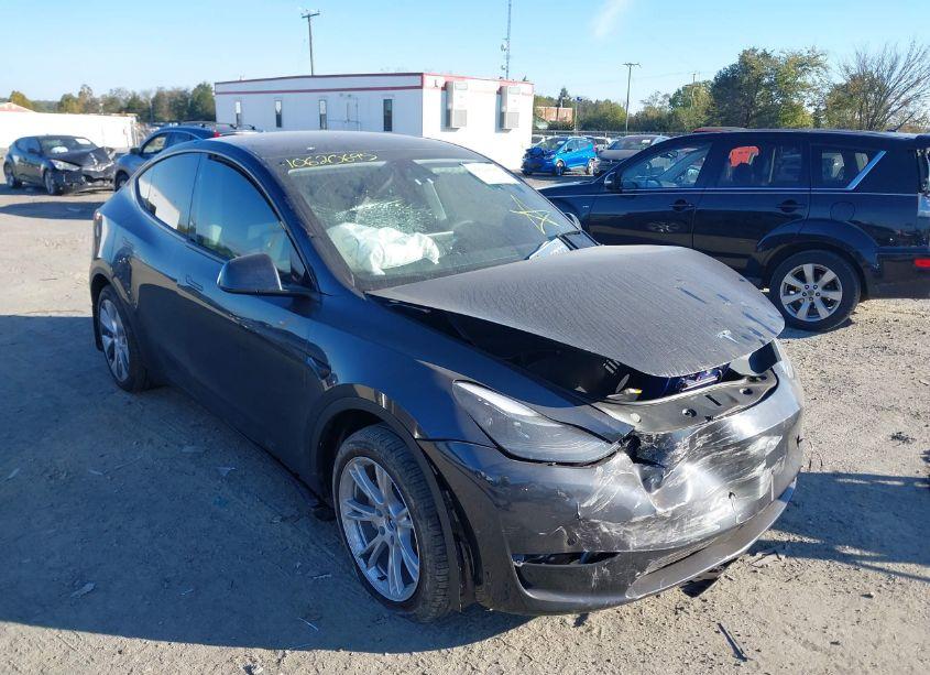 2024 Tesla Model Y LONG RANGE DUAL MOTOR ALL-WHEEL DRIVE (VIN 7SAYGDEE1RA278575) main photo