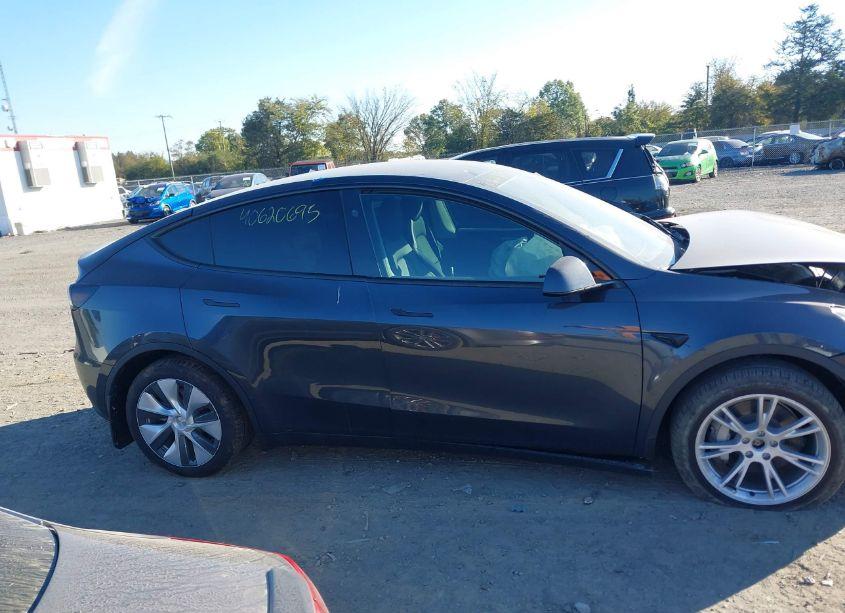Photo 13 of 2024 Tesla Model Y LONG RANGE DUAL MOTOR ALL-WHEEL DRIVE (VIN 7SAYGDEE1RA278575)