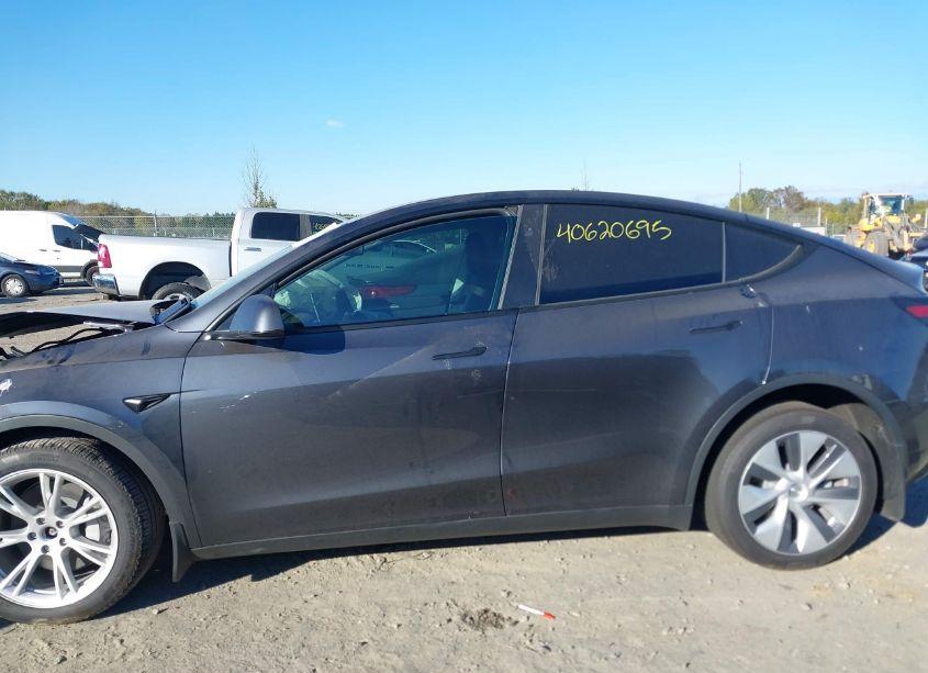 Photo 14 of 2024 Tesla Model Y LONG RANGE DUAL MOTOR ALL-WHEEL DRIVE (VIN 7SAYGDEE1RA278575)