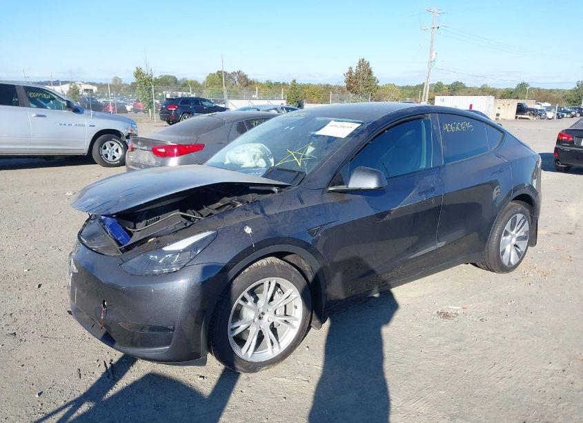 Photo 2 of 2024 Tesla Model Y LONG RANGE DUAL MOTOR ALL-WHEEL DRIVE (VIN 7SAYGDEE1RA278575)