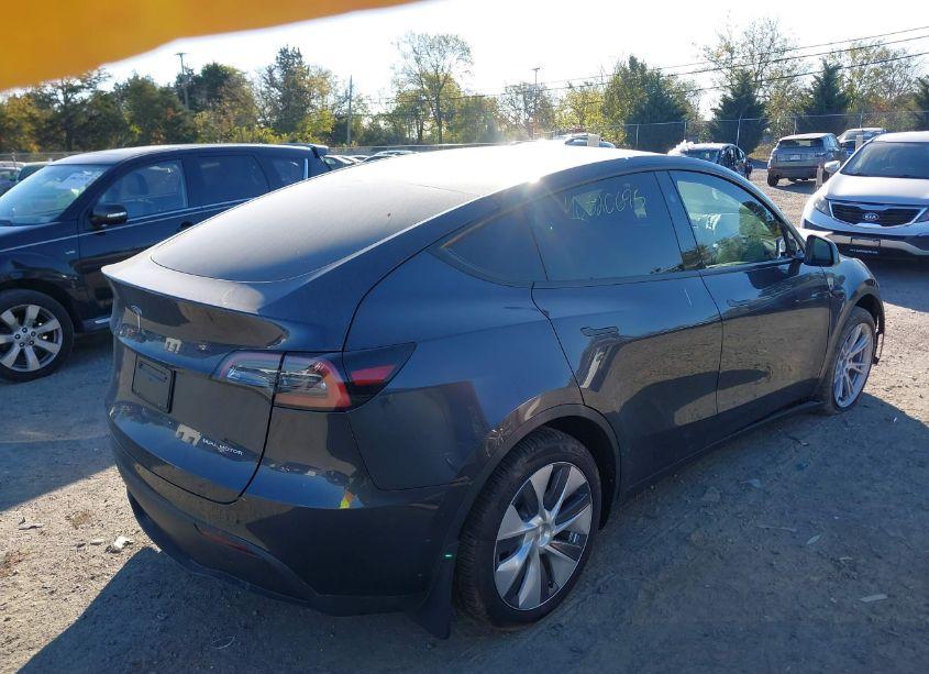 Photo 4 of 2024 Tesla Model Y LONG RANGE DUAL MOTOR ALL-WHEEL DRIVE (VIN 7SAYGDEE1RA278575)