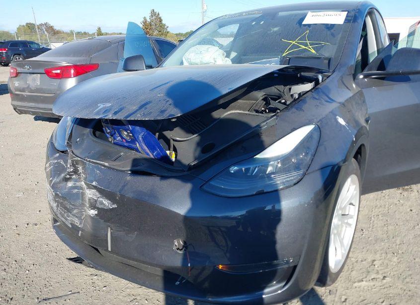 Photo 6 of 2024 Tesla Model Y LONG RANGE DUAL MOTOR ALL-WHEEL DRIVE (VIN 7SAYGDEE1RA278575)