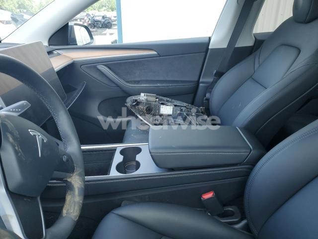 Photo 3 of 2024 TESLA MODEL Y (VIN 7SAYGDEE1RA308450)