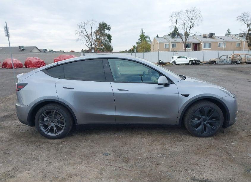 Photo 14 of 2024 Tesla Model Y LONG RANGE DUAL MOTOR ALL-WHEEL DRIVE (VIN 7SAYGDEE1RA312143)