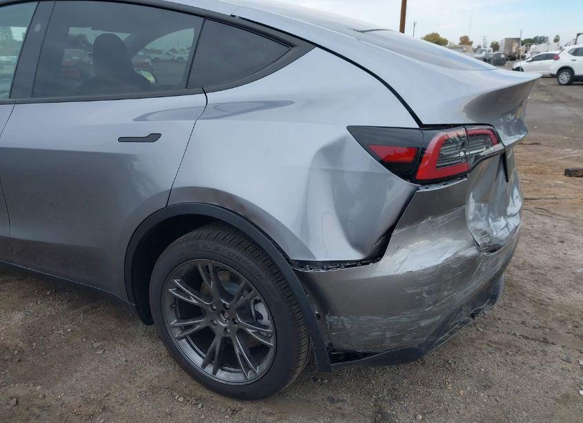 Photo 20 of 2024 Tesla Model Y LONG RANGE DUAL MOTOR ALL-WHEEL DRIVE (VIN 7SAYGDEE1RA312143)