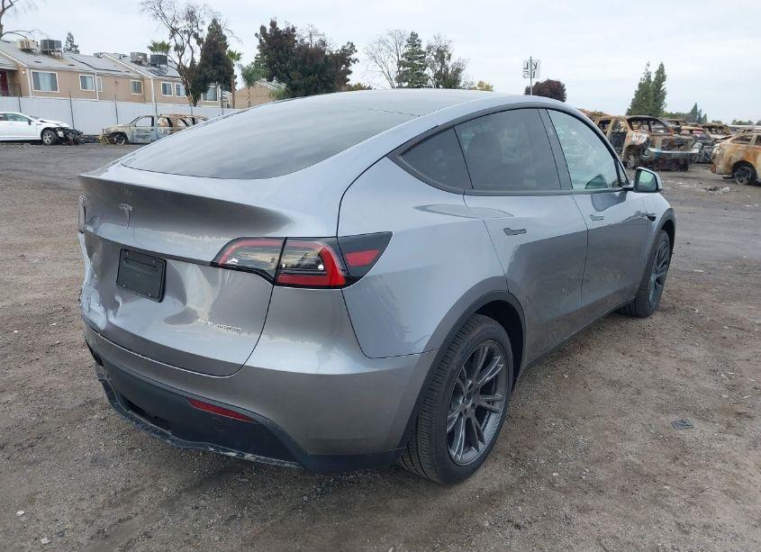 Photo 4 of 2024 Tesla Model Y LONG RANGE DUAL MOTOR ALL-WHEEL DRIVE (VIN 7SAYGDEE1RA312143)