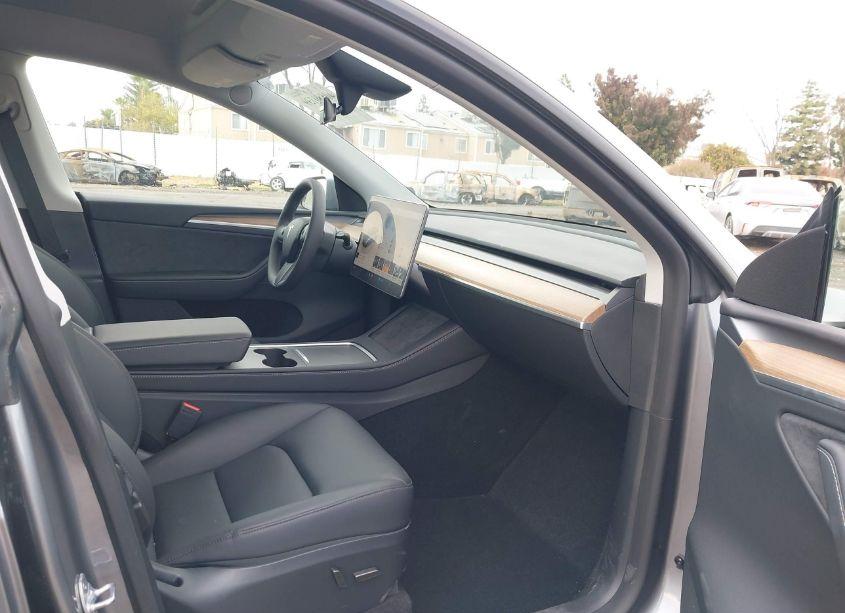 Photo 5 of 2024 Tesla Model Y LONG RANGE DUAL MOTOR ALL-WHEEL DRIVE (VIN 7SAYGDEE1RA312143)