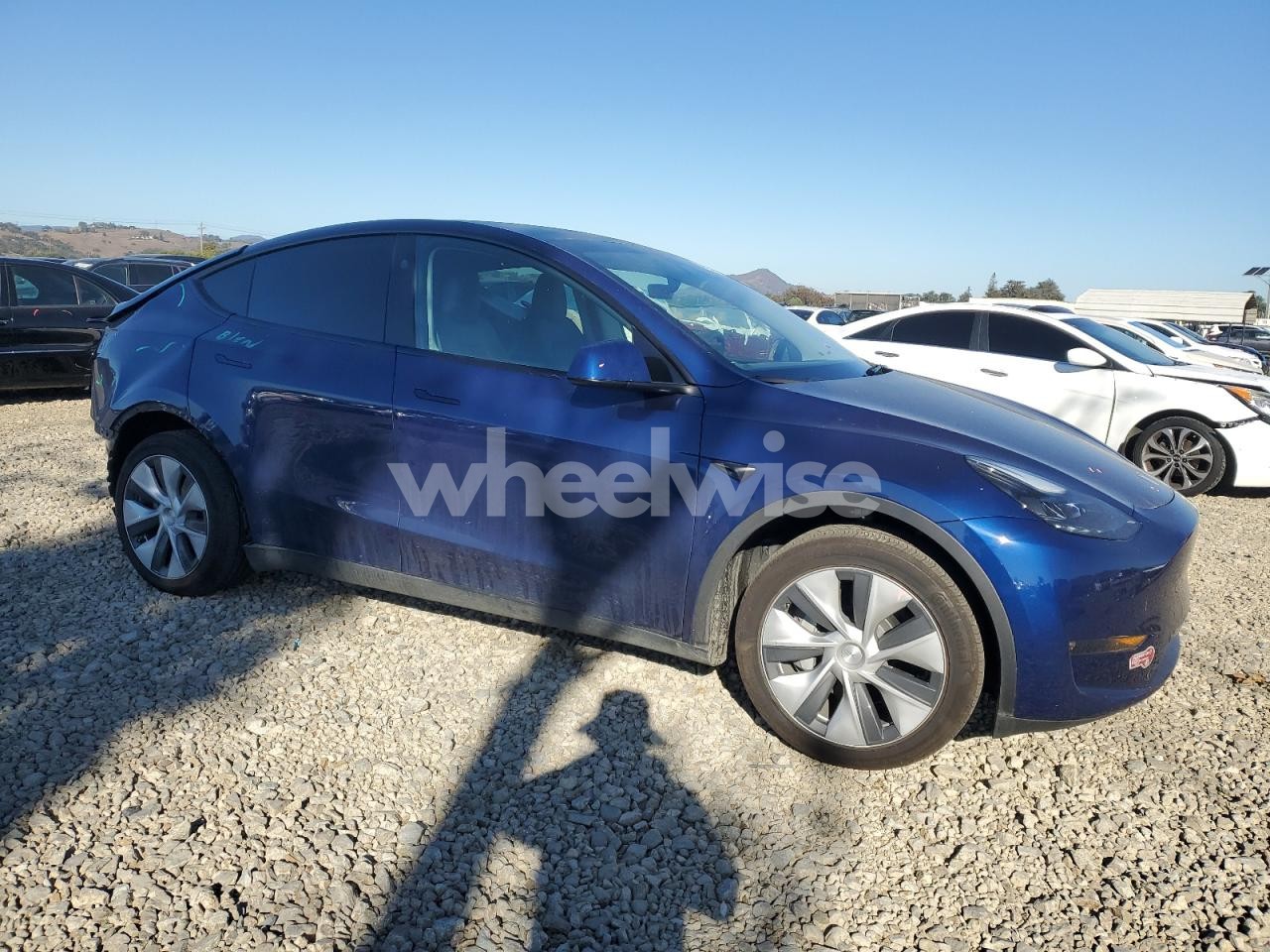 Photo 4 of 2024 TESLA MODEL Y (VIN 7SAYGDEE1RF025937)