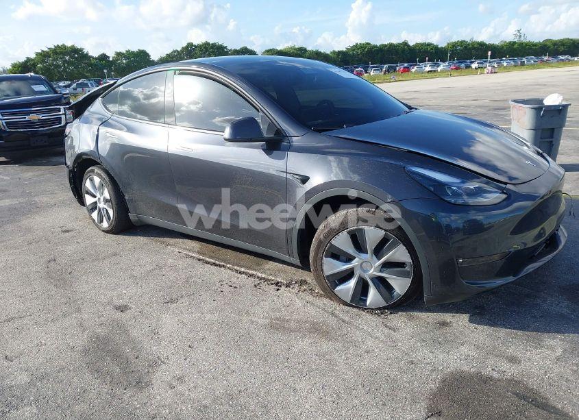2024 Tesla Model Y LONG RANGE DUAL MOTOR ALL-WHEEL DRIVE (VIN 7SAYGDEE1RF035089) main photo