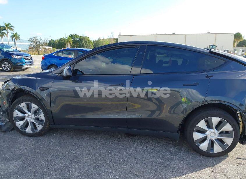 Photo 14 of 2024 Tesla Model Y LONG RANGE DUAL MOTOR ALL-WHEEL DRIVE (VIN 7SAYGDEE1RF035089)