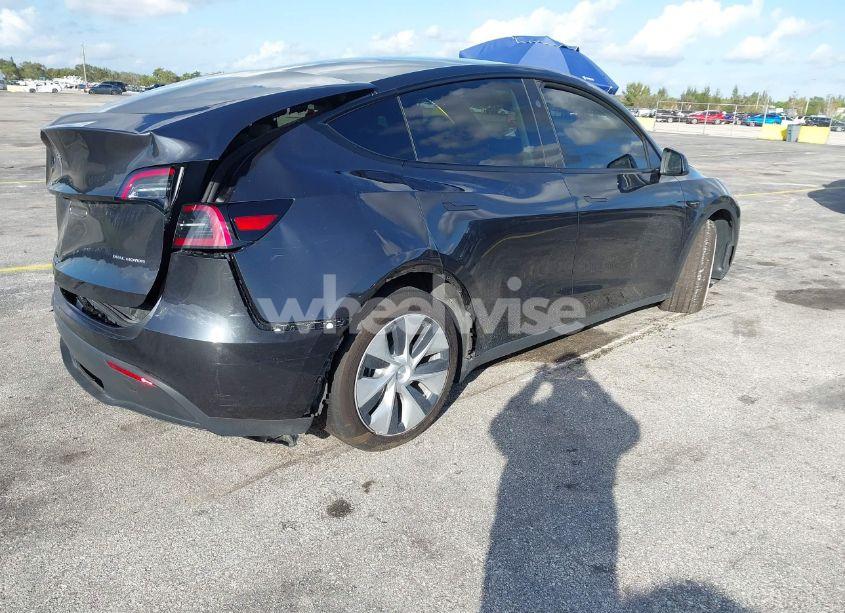 Photo 4 of 2024 Tesla Model Y LONG RANGE DUAL MOTOR ALL-WHEEL DRIVE (VIN 7SAYGDEE1RF035089)