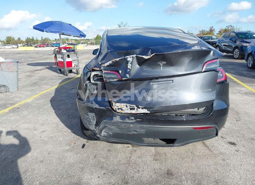 Photo 6 of 2024 Tesla Model Y LONG RANGE DUAL MOTOR ALL-WHEEL DRIVE (VIN 7SAYGDEE1RF035089)