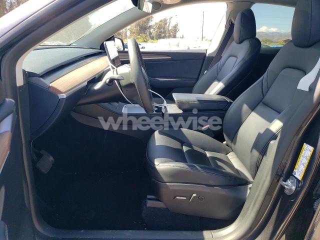 Photo 2 of 2024 TESLA MODEL Y (VIN 7SAYGDEE1RF128632)
