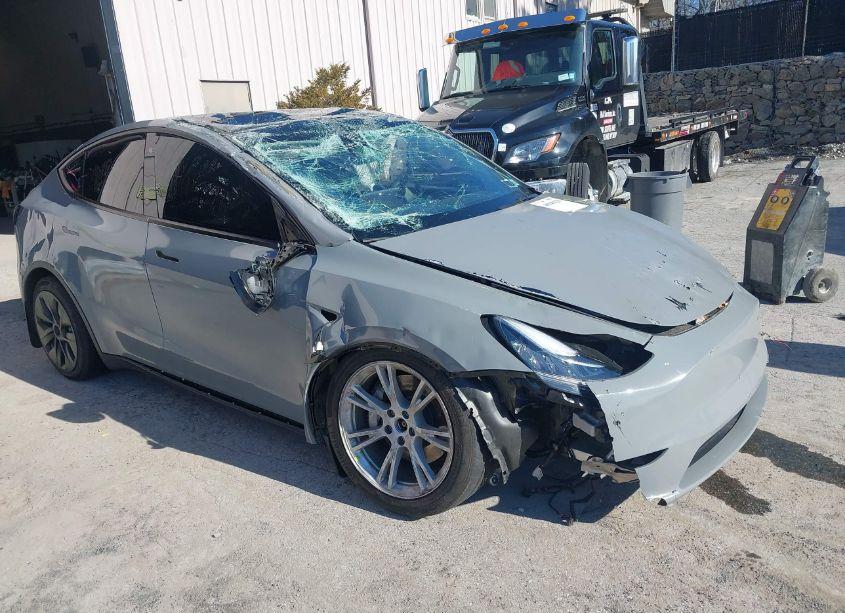 2022 Tesla Model Y LONG RANGE DUAL MOTOR ALL-WHEEL DRIVE (VIN 7SAYGDEE2NA014887) main photo