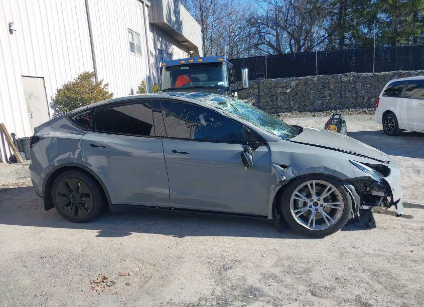 Photo 13 of 2022 Tesla Model Y LONG RANGE DUAL MOTOR ALL-WHEEL DRIVE (VIN 7SAYGDEE2NA014887)