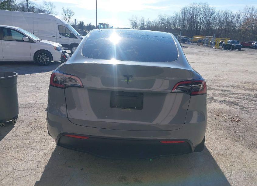Photo 16 of 2022 Tesla Model Y LONG RANGE DUAL MOTOR ALL-WHEEL DRIVE (VIN 7SAYGDEE2NA014887)