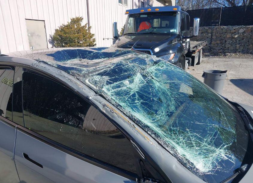 Photo 6 of 2022 Tesla Model Y LONG RANGE DUAL MOTOR ALL-WHEEL DRIVE (VIN 7SAYGDEE2NA014887)