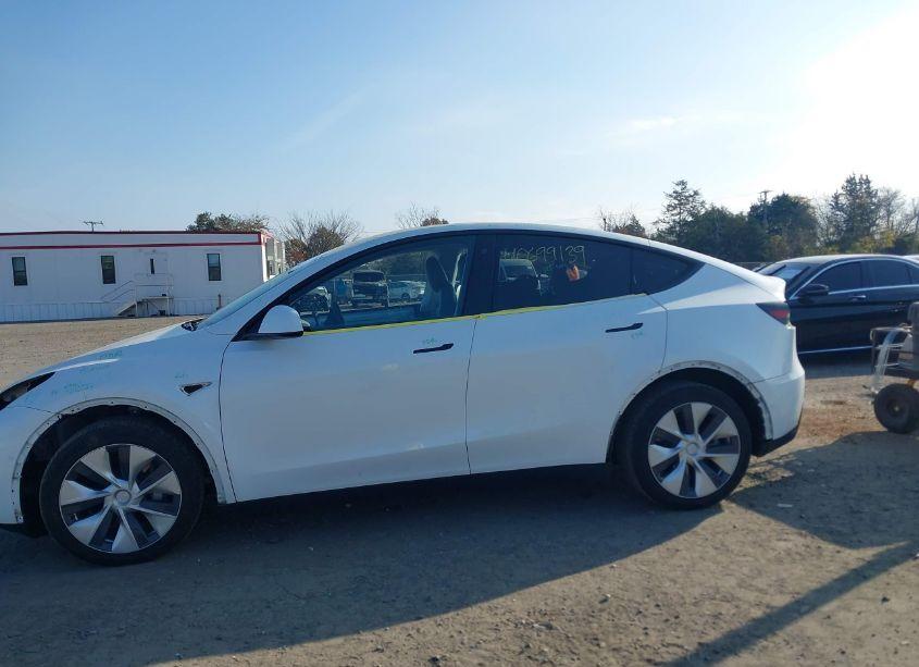 Photo 14 of 2022 Tesla Model Y LONG RANGE DUAL MOTOR ALL-WHEEL DRIVE (VIN 7SAYGDEE2NF319289)