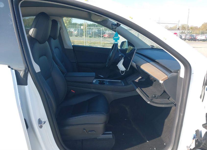 Photo 5 of 2022 Tesla Model Y LONG RANGE DUAL MOTOR ALL-WHEEL DRIVE (VIN 7SAYGDEE2NF319289)