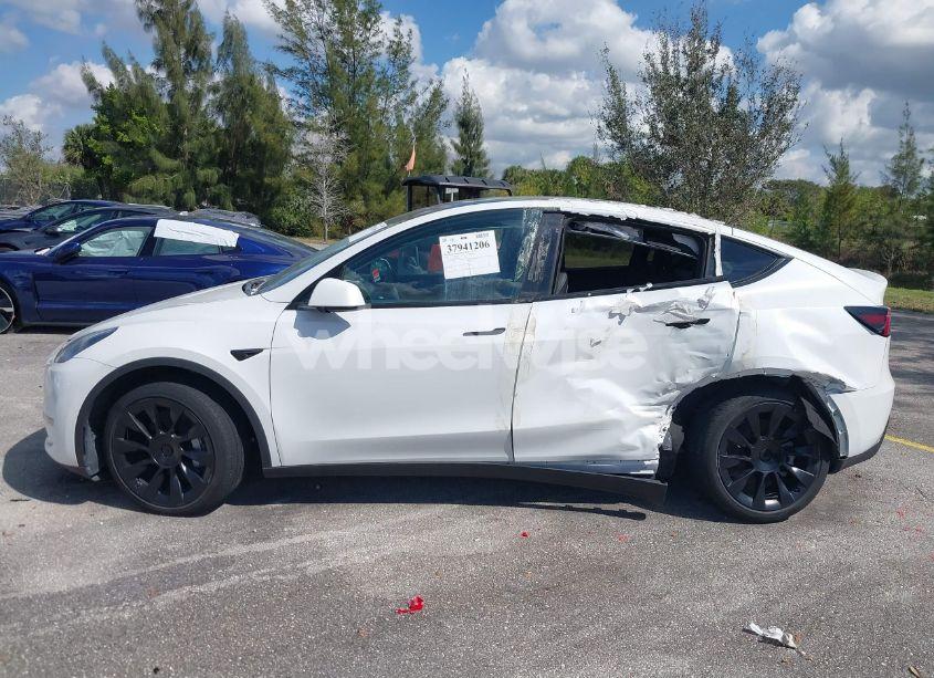 Photo 14 of 2022 Tesla Model Y LONG RANGE DUAL MOTOR ALL-WHEEL DRIVE (VIN 7SAYGDEE2NF435303)