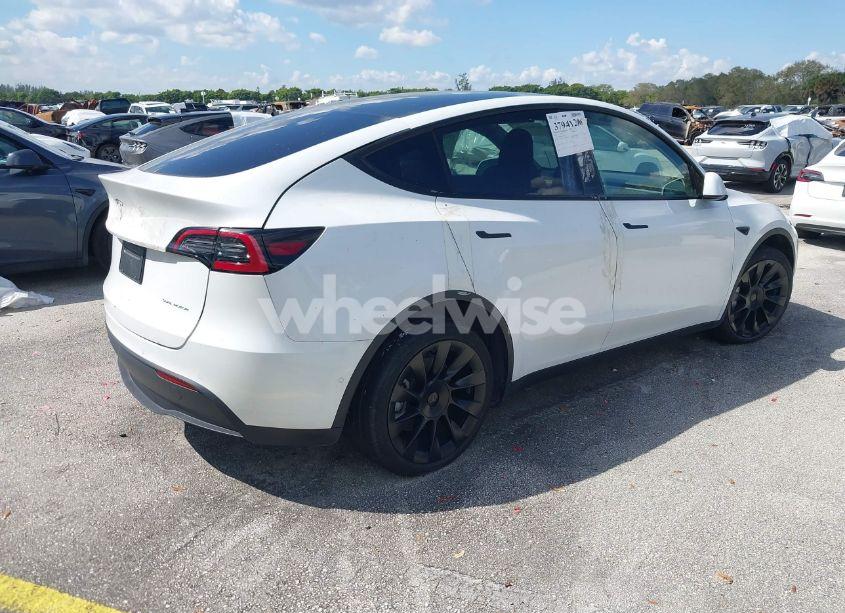 Photo 4 of 2022 Tesla Model Y LONG RANGE DUAL MOTOR ALL-WHEEL DRIVE (VIN 7SAYGDEE2NF435303)