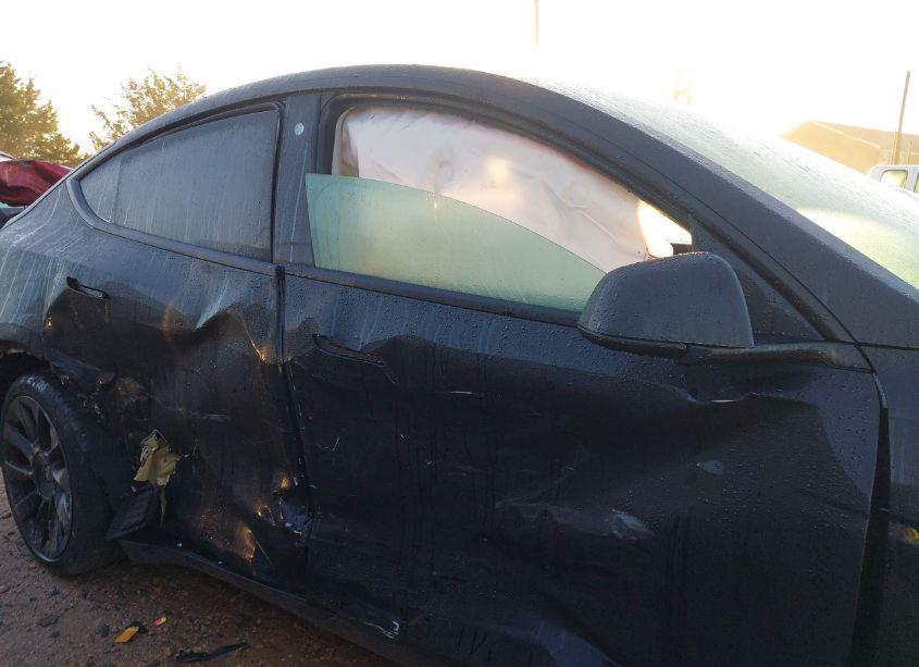 Photo 13 of 2022 Tesla Model Y LONG RANGE DUAL MOTOR ALL-WHEEL DRIVE (VIN 7SAYGDEE2NF445720)