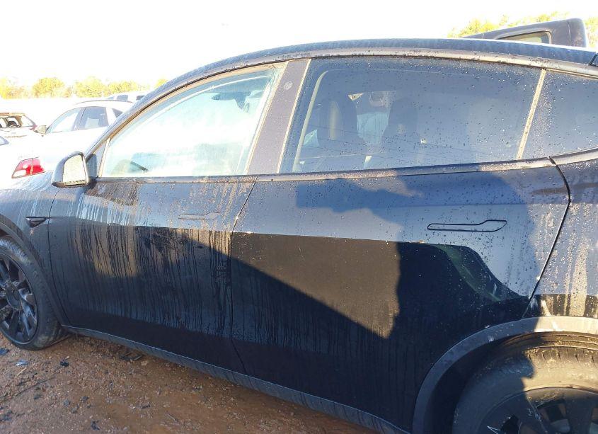 Photo 14 of 2022 Tesla Model Y LONG RANGE DUAL MOTOR ALL-WHEEL DRIVE (VIN 7SAYGDEE2NF445720)