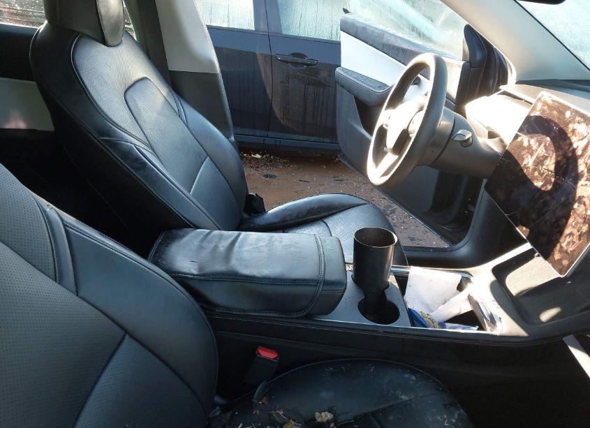 Photo 5 of 2022 Tesla Model Y LONG RANGE DUAL MOTOR ALL-WHEEL DRIVE (VIN 7SAYGDEE2NF445720)