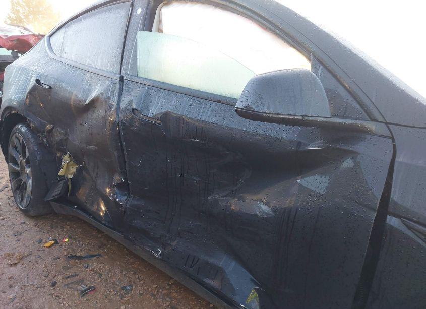 Photo 6 of 2022 Tesla Model Y LONG RANGE DUAL MOTOR ALL-WHEEL DRIVE (VIN 7SAYGDEE2NF445720)