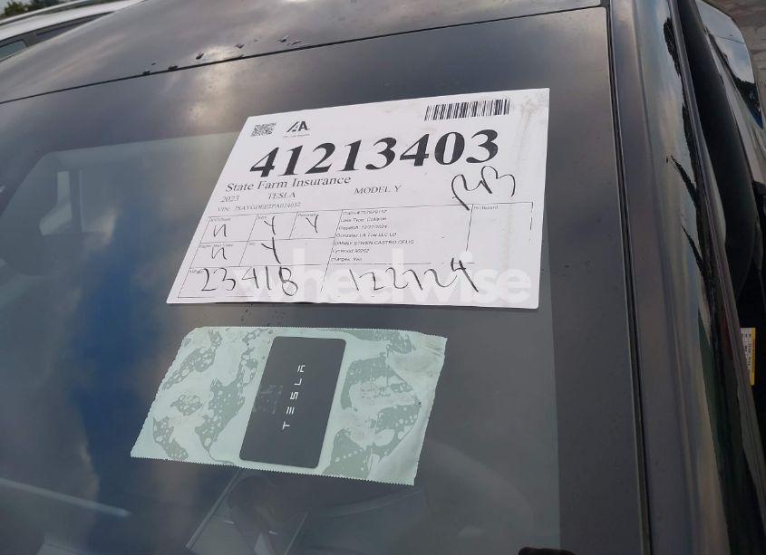 Photo 11 of 2023 Tesla Model Y AWD/LONG RANGE DUAL MOTOR ALL-WHEEL DRIVE (VIN 7SAYGDEE2PA024032)