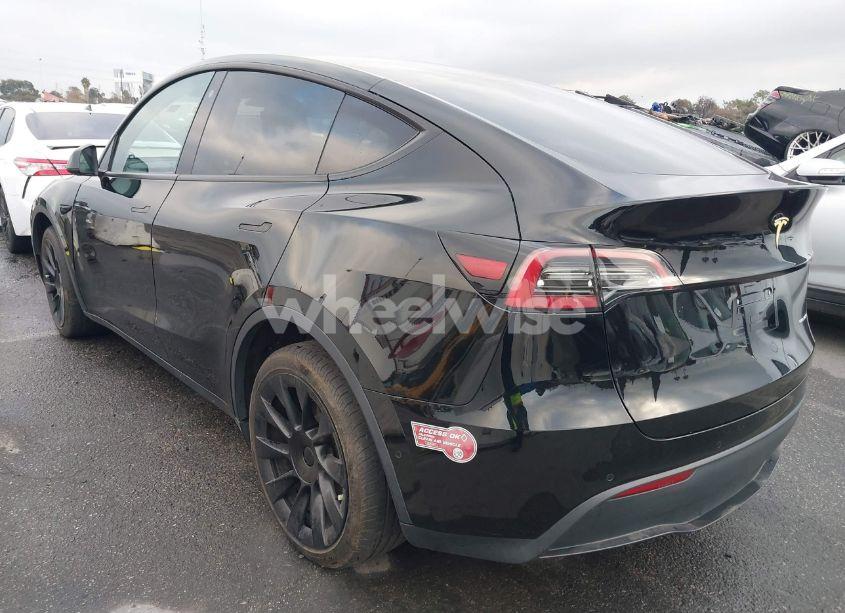 Photo 3 of 2023 Tesla Model Y AWD/LONG RANGE DUAL MOTOR ALL-WHEEL DRIVE (VIN 7SAYGDEE2PA024032)