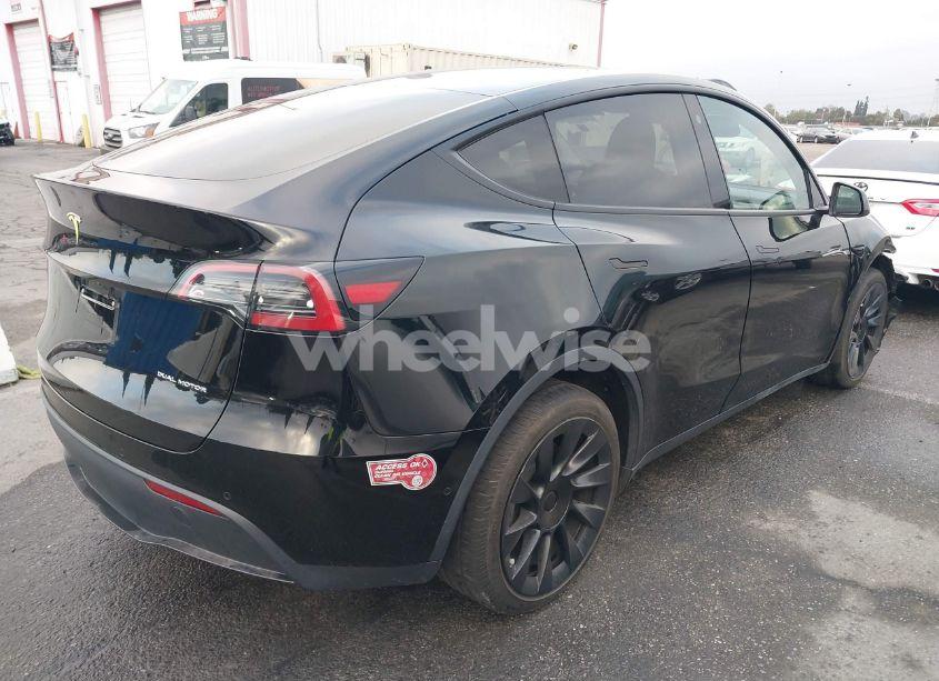 Photo 4 of 2023 Tesla Model Y AWD/LONG RANGE DUAL MOTOR ALL-WHEEL DRIVE (VIN 7SAYGDEE2PA024032)