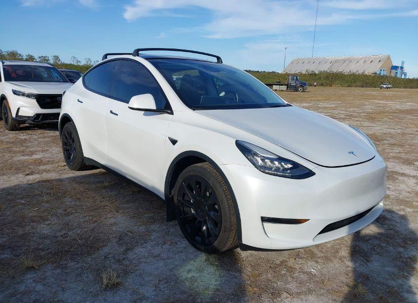 2023 Tesla Model Y AWD/LONG RANGE DUAL MOTOR ALL-WHEEL DRIVE (VIN 7SAYGDEE2PA024869) main photo
