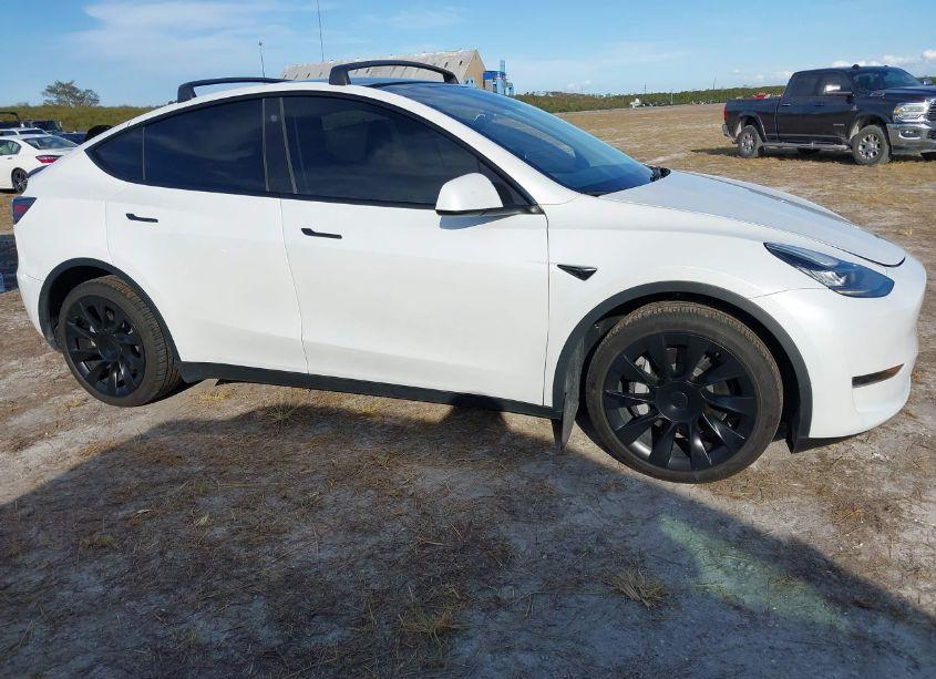 Photo 13 of 2023 Tesla Model Y AWD/LONG RANGE DUAL MOTOR ALL-WHEEL DRIVE (VIN 7SAYGDEE2PA024869)