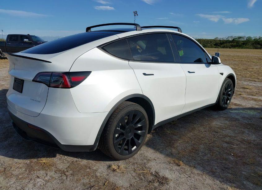 Photo 4 of 2023 Tesla Model Y AWD/LONG RANGE DUAL MOTOR ALL-WHEEL DRIVE (VIN 7SAYGDEE2PA024869)