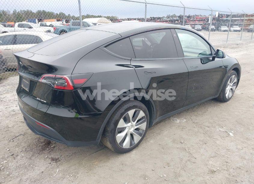 Photo 4 of 2023 Tesla Model Y AWD/LONG RANGE DUAL MOTOR ALL-WHEEL DRIVE (VIN 7SAYGDEE2PA029778)