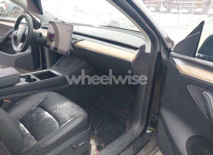 Photo 5 of 2023 Tesla Model Y AWD/LONG RANGE DUAL MOTOR ALL-WHEEL DRIVE (VIN 7SAYGDEE2PA029778)