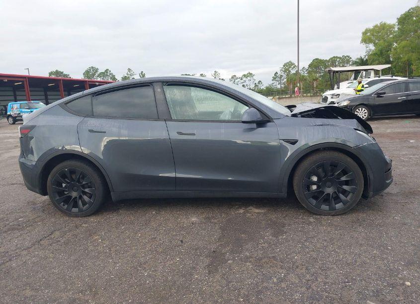 Photo 13 of 2023 Tesla Model Y AWD/LONG RANGE DUAL MOTOR ALL-WHEEL DRIVE (VIN 7SAYGDEE2PA044183)