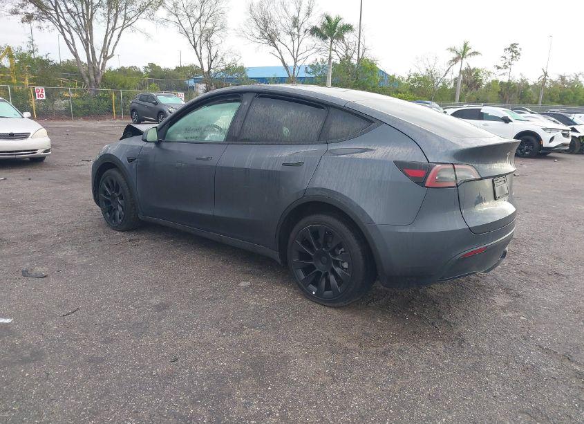 Photo 3 of 2023 Tesla Model Y AWD/LONG RANGE DUAL MOTOR ALL-WHEEL DRIVE (VIN 7SAYGDEE2PA044183)