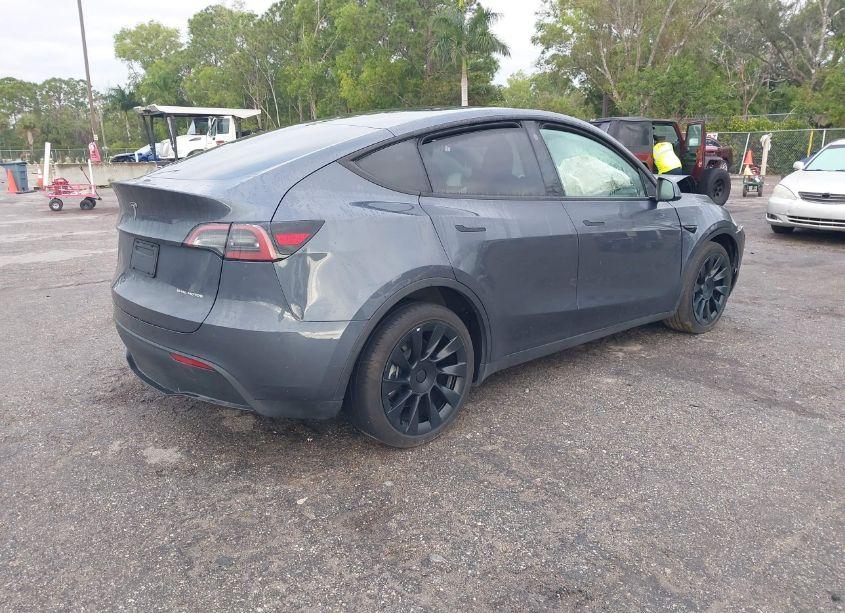 Photo 4 of 2023 Tesla Model Y AWD/LONG RANGE DUAL MOTOR ALL-WHEEL DRIVE (VIN 7SAYGDEE2PA044183)