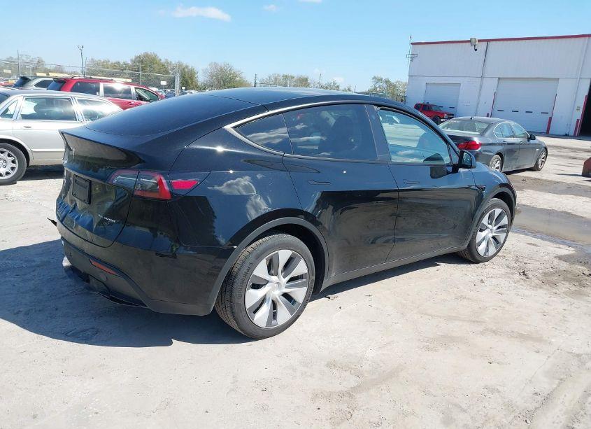 Photo 4 of 2023 Tesla Model Y AWD/LONG RANGE DUAL MOTOR ALL-WHEEL DRIVE (VIN 7SAYGDEE2PA044863)