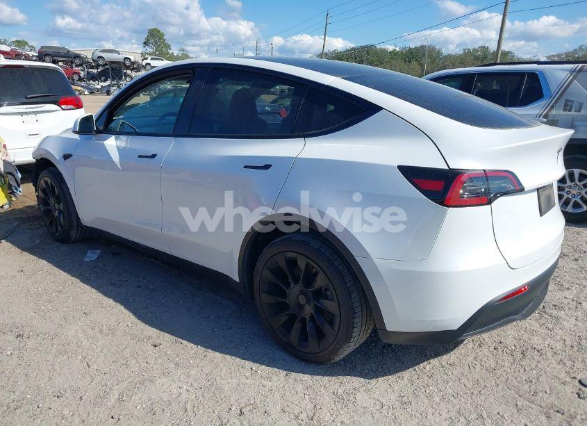 Photo 3 of 2023 Tesla Model Y AWD/LONG RANGE DUAL MOTOR ALL-WHEEL DRIVE (VIN 7SAYGDEE2PA070217)