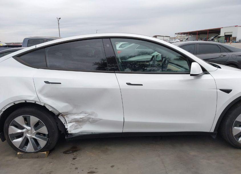 Photo 13 of 2023 Tesla Model Y AWD/LONG RANGE DUAL MOTOR ALL-WHEEL DRIVE (VIN 7SAYGDEE2PA101238)