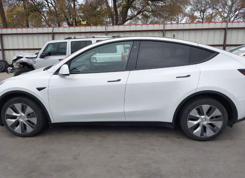 Photo 14 of 2023 Tesla Model Y AWD/LONG RANGE DUAL MOTOR ALL-WHEEL DRIVE (VIN 7SAYGDEE2PA101238)