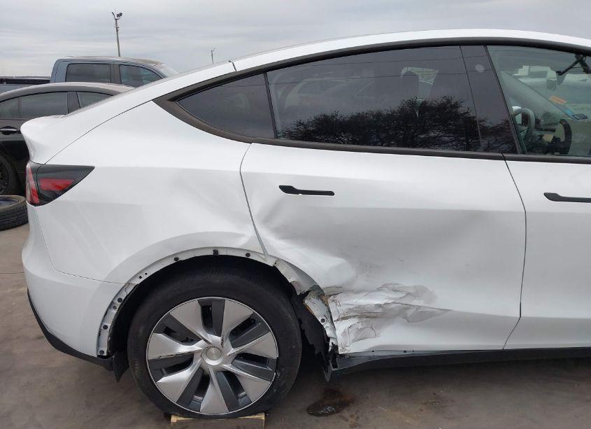 Photo 19 of 2023 Tesla Model Y AWD/LONG RANGE DUAL MOTOR ALL-WHEEL DRIVE (VIN 7SAYGDEE2PA101238)