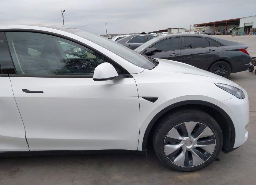 Photo 20 of 2023 Tesla Model Y AWD/LONG RANGE DUAL MOTOR ALL-WHEEL DRIVE (VIN 7SAYGDEE2PA101238)