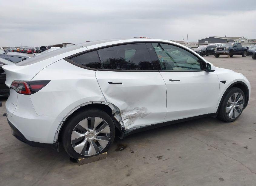 Photo 6 of 2023 Tesla Model Y AWD/LONG RANGE DUAL MOTOR ALL-WHEEL DRIVE (VIN 7SAYGDEE2PA101238)