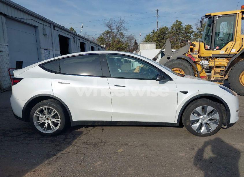 Photo 13 of 2023 Tesla Model Y AWD/LONG RANGE DUAL MOTOR ALL-WHEEL DRIVE (VIN 7SAYGDEE2PA155638)