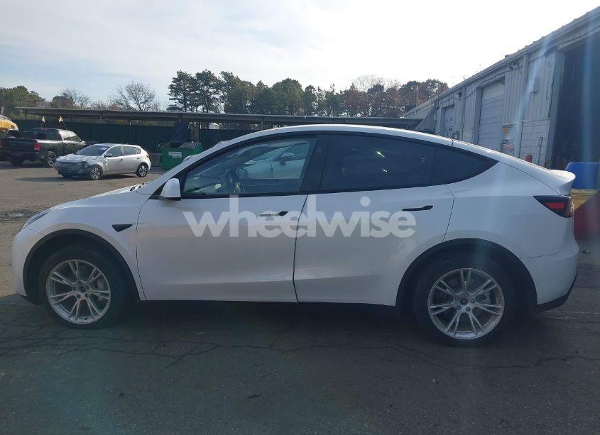 Photo 14 of 2023 Tesla Model Y AWD/LONG RANGE DUAL MOTOR ALL-WHEEL DRIVE (VIN 7SAYGDEE2PA155638)
